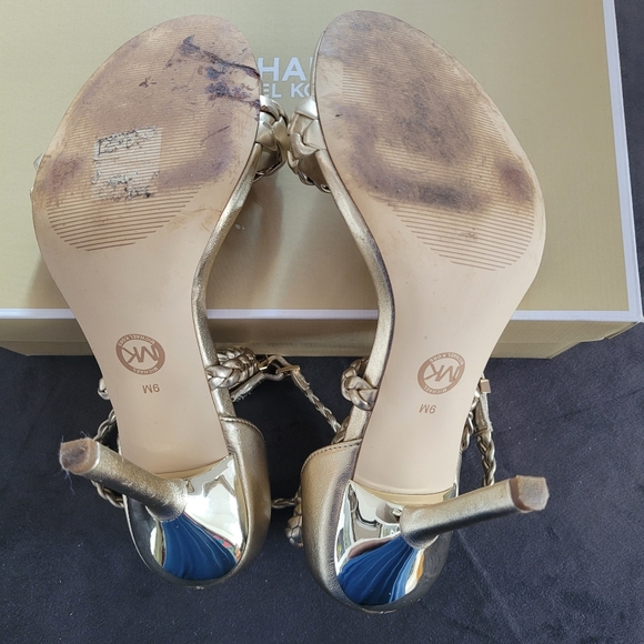 Shoes - Picture 4 of 6